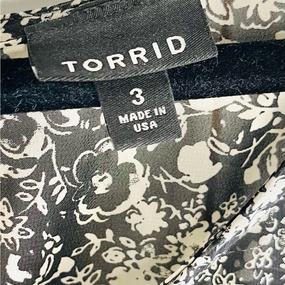 Torrid tan/blk women’s high low blouse semi opaque bell sleeve sz 3X - Picture 5 of 5